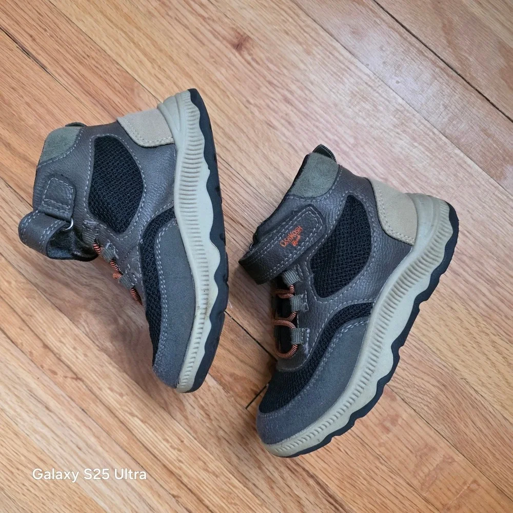 EUC Oshkosh B'gosh‎ gray and brown winter, hiking toddler boots size 8